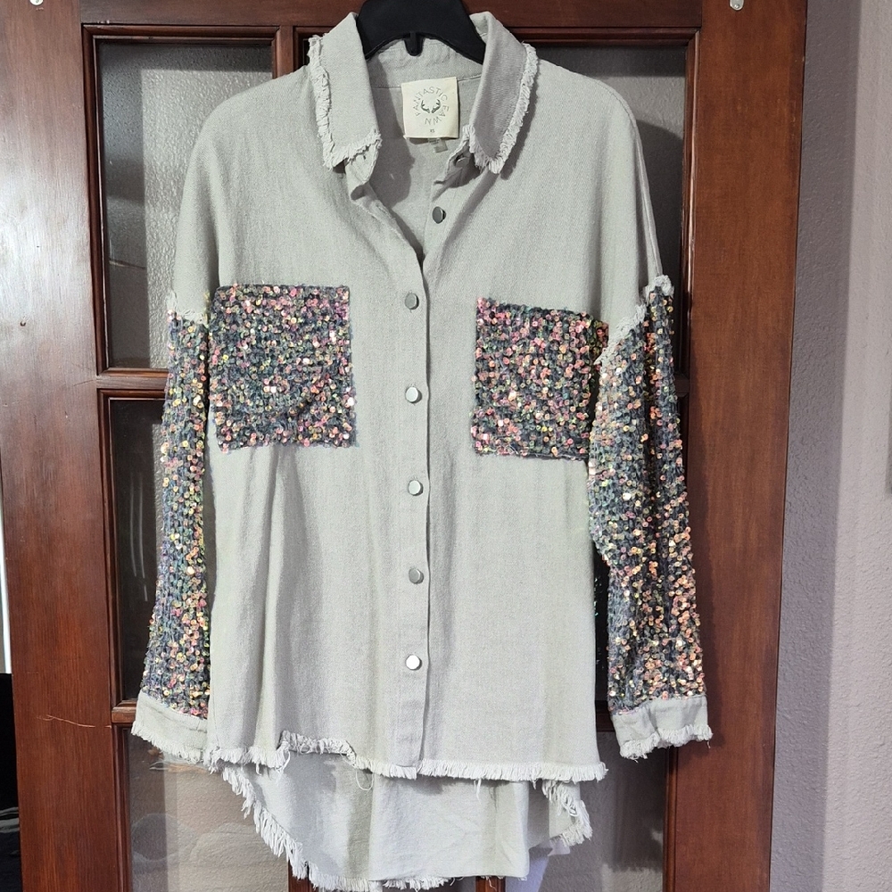 Fantastic Fawn Light Gray Button-Up with Mint Antler Detail